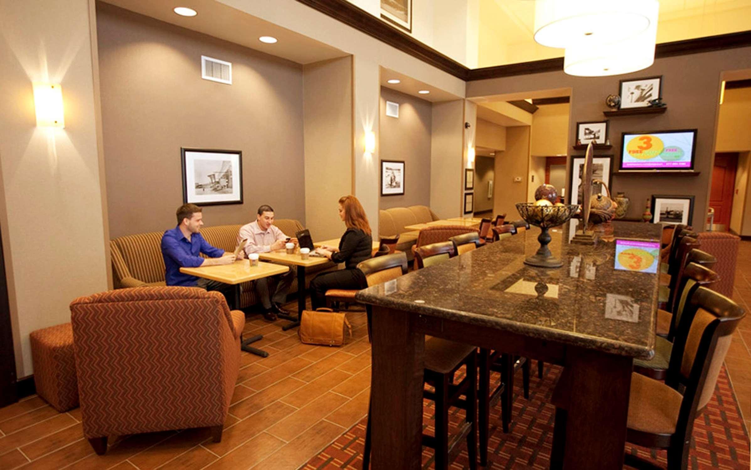 Hampton Inn & Suites By Hilton Seattle/Кент Ресторант снимка