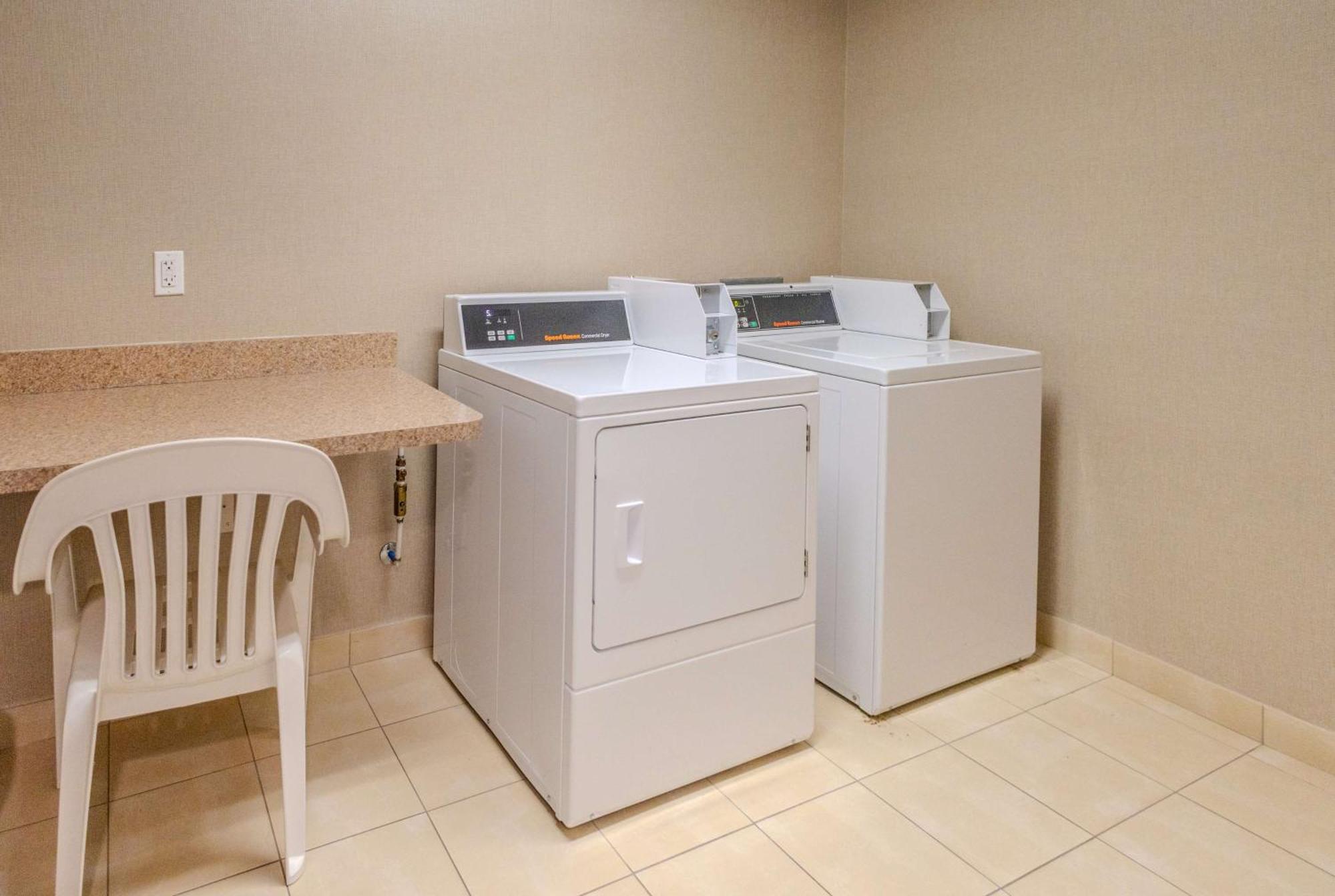 Hampton Inn & Suites By Hilton Seattle/Кент Екстериор снимка