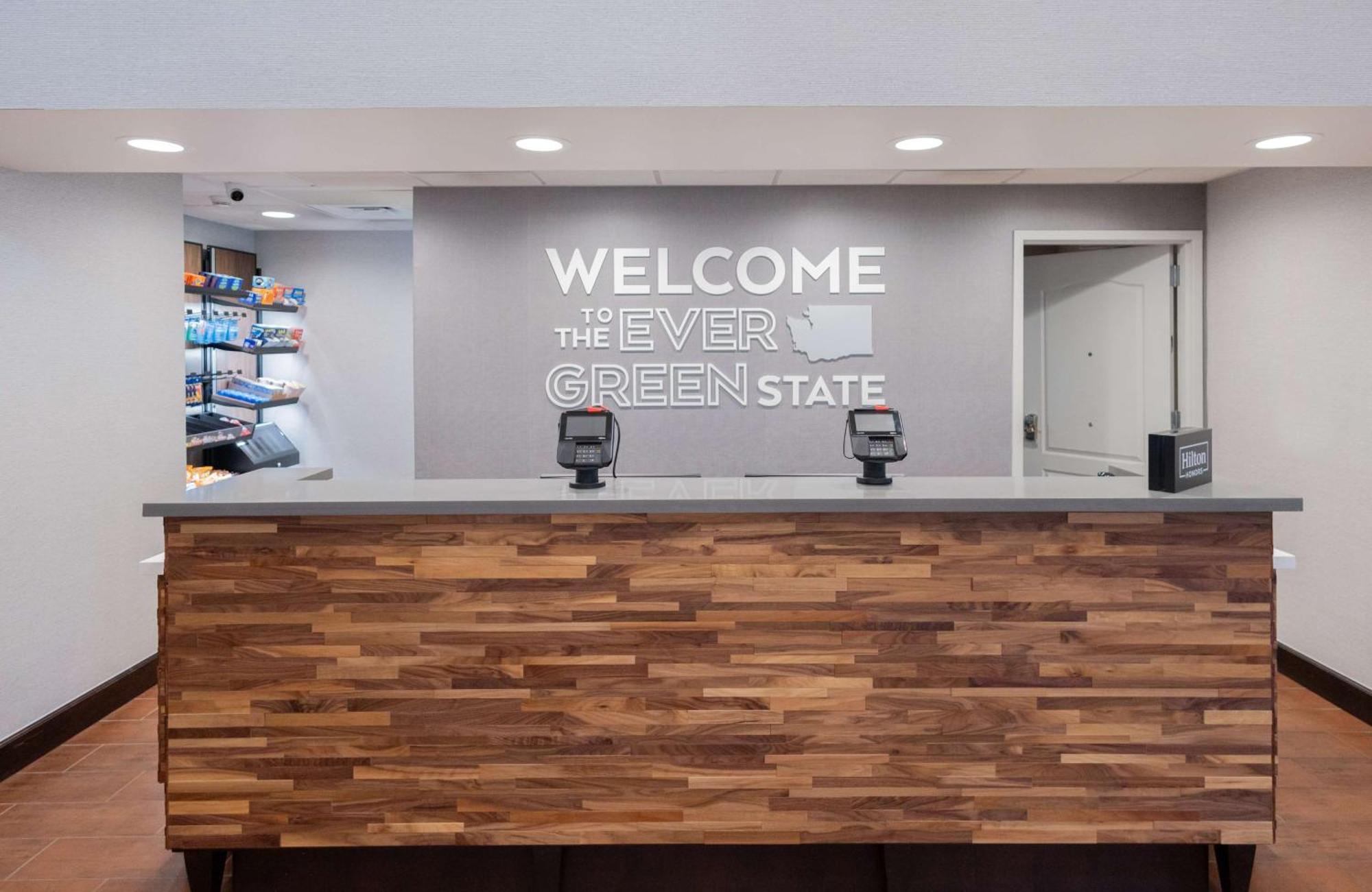 Hampton Inn & Suites By Hilton Seattle/Кент Екстериор снимка
