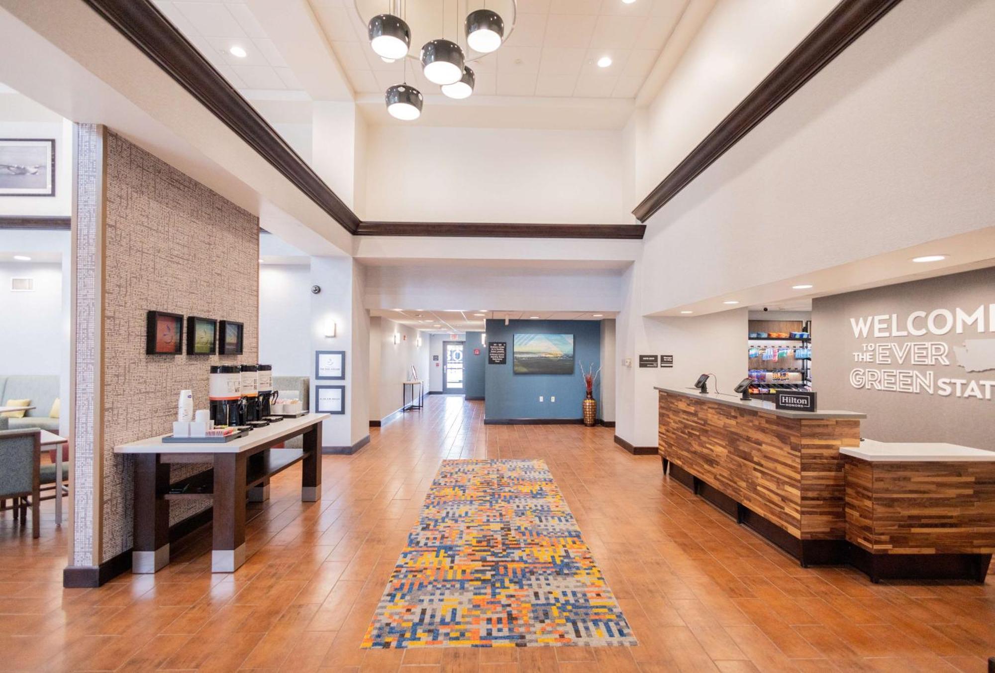 Hampton Inn & Suites By Hilton Seattle/Кент Екстериор снимка
