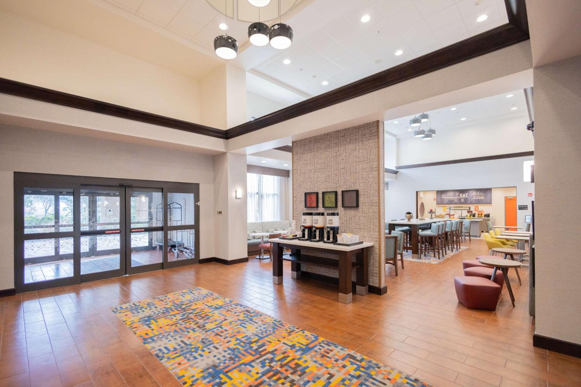 Hampton Inn & Suites By Hilton Seattle/Кент Екстериор снимка