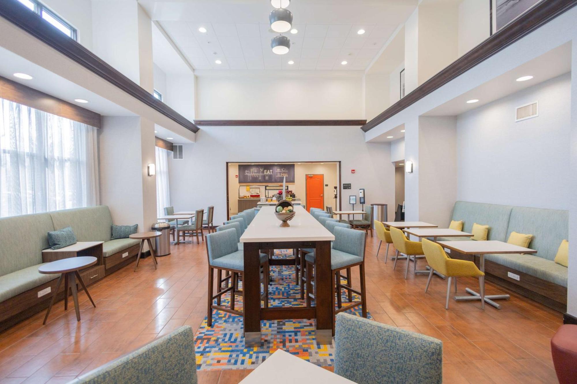 Hampton Inn & Suites By Hilton Seattle/Кент Екстериор снимка